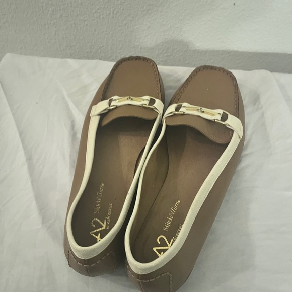 Stylish   M2  Stitch & Turn LoafersTan and White - Picture 7 of 14